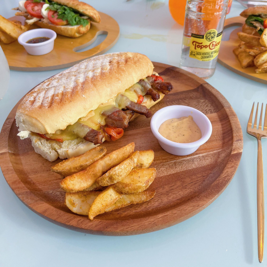 BAGUETTE FILETE AND CARAMEL