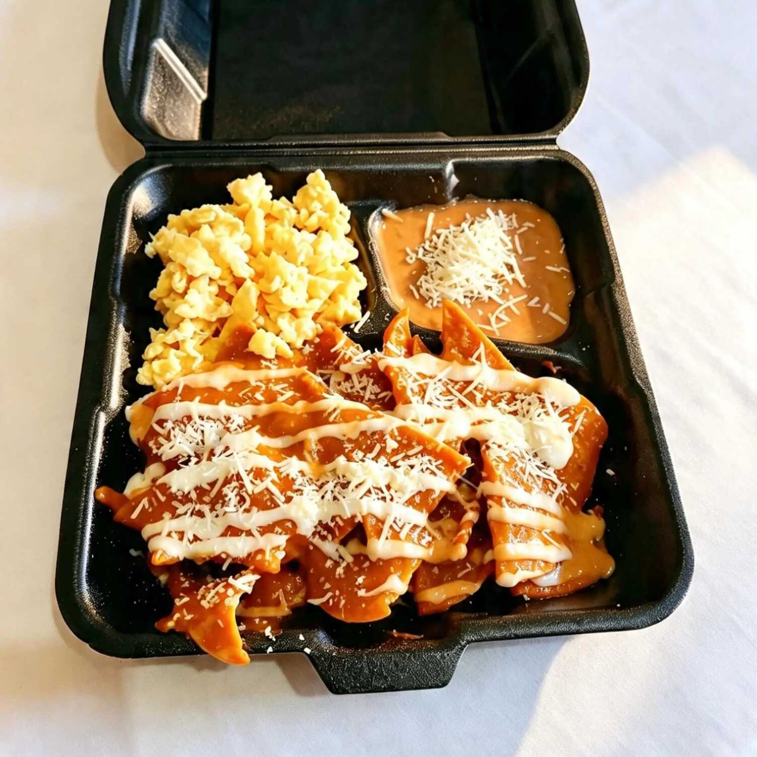 Chilaquiles En Salsa De Chipotle
