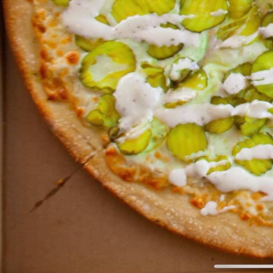 Pizza Grande 14" Pickles Pizza