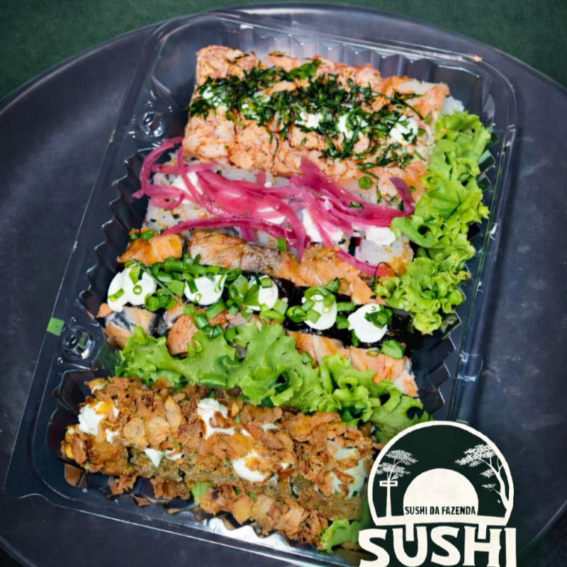 5 tortinha salmão maçaricado com cream cheese e couve crispy 5 uramaki kani com cream cheese e cebola em concerva 5 sushi skin com cheam cheese e cebolinha 5 hot pate de salmão grelhado com cream cheese e cebola crispy. Kit molho: 1 Tarê Sachê Mitsuwa, 2 Shoyu, 1 Hashi