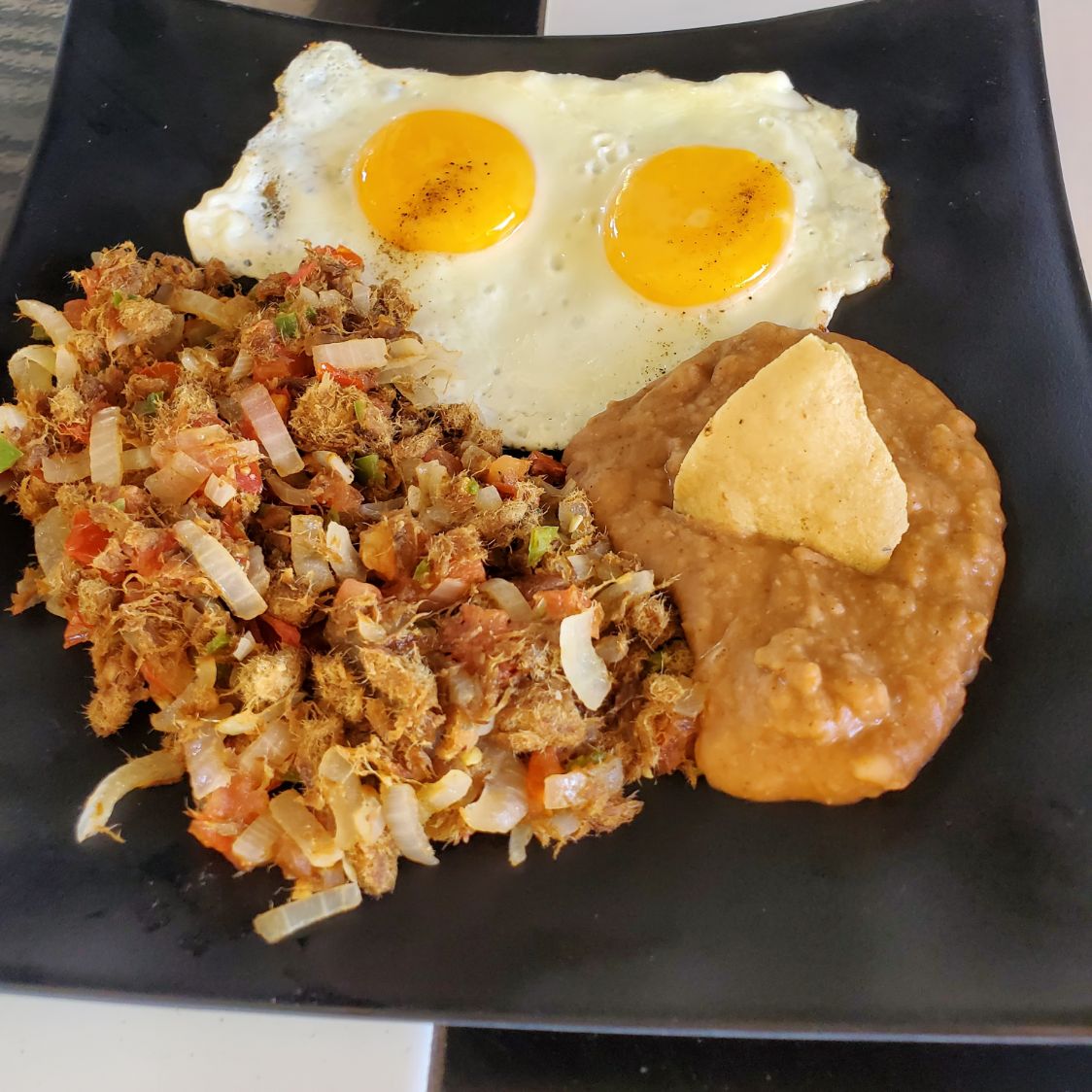 Huevo con MACHACA y Verdura