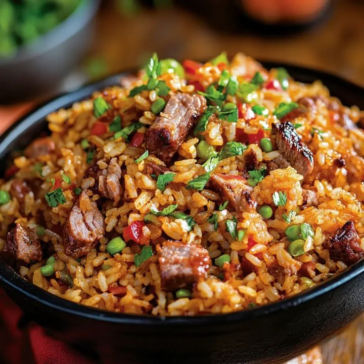 arroz, bacon, calabresa, milho, cebola, shoyu.