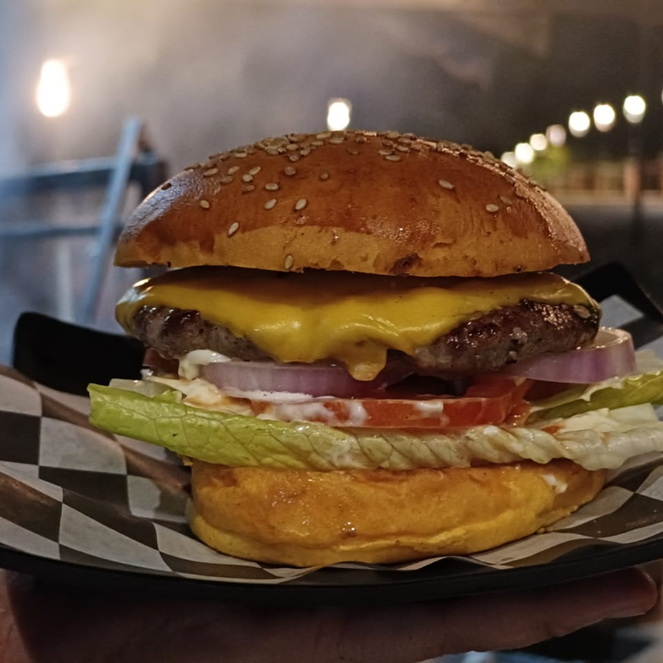 Hamburguesa de res a la parrilla