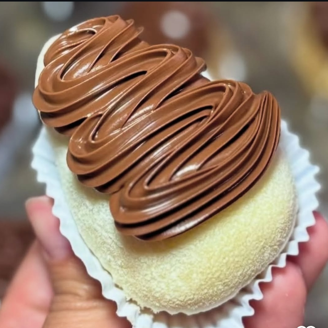 Essa delícia é feita com um delicioso brigadeiro de ninho, com morangos orgânicos, passado no leite em pó, e finalizando com uma deliciosa Nutella! Aprox 110g