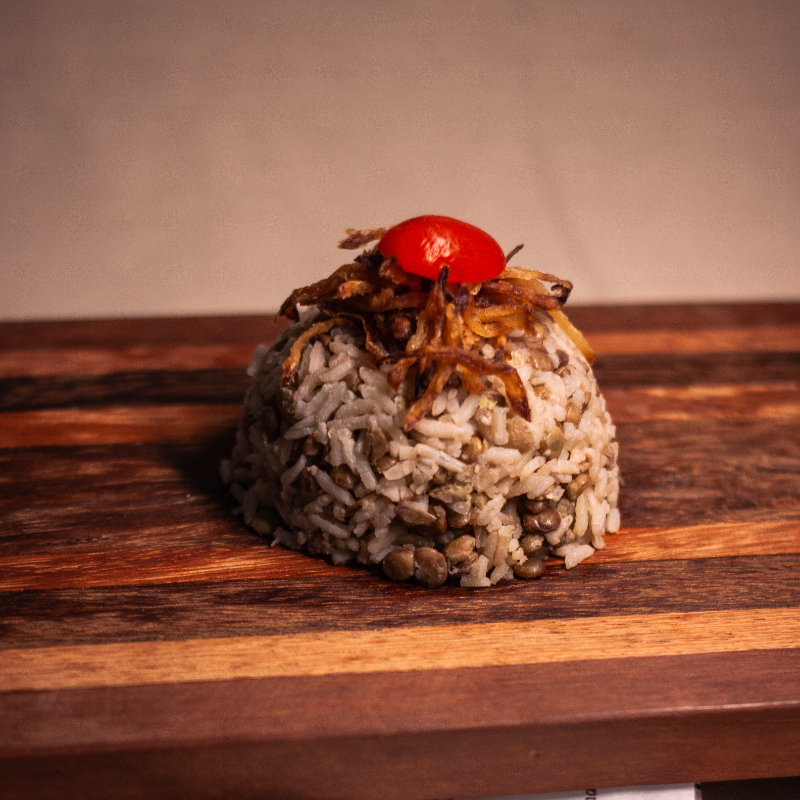 Arroz cozido com lentilhas selecionadas e o tempero clássico da casa.