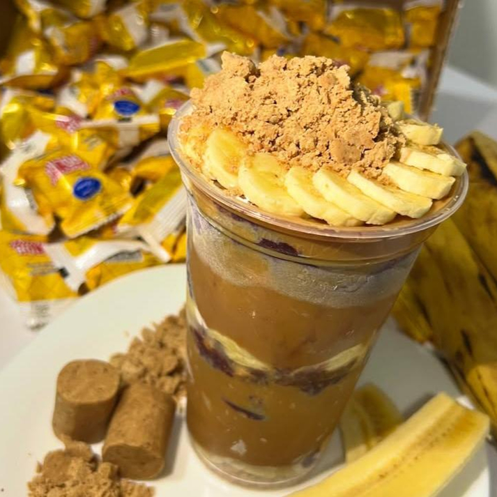 Banoffe Supremo uma combinação com : Açaí, doce de leite,banana, paçoca e creme de ninho.