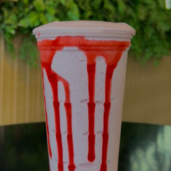Milkshake feito com deliciosos morangos em calda.