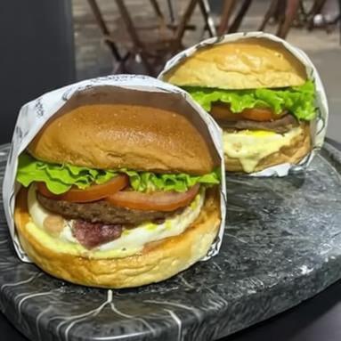 PAO DE HAMBURGUER - HAMBURGUER BOVINO 100G - MUSSARELA - TOMATE ALFACE