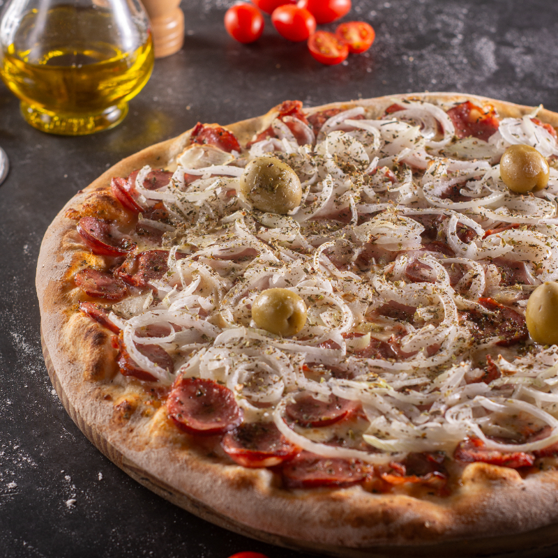 Molho de Tomate, Cebola, Azeitona, Mussarela, Calabresa, Orégano