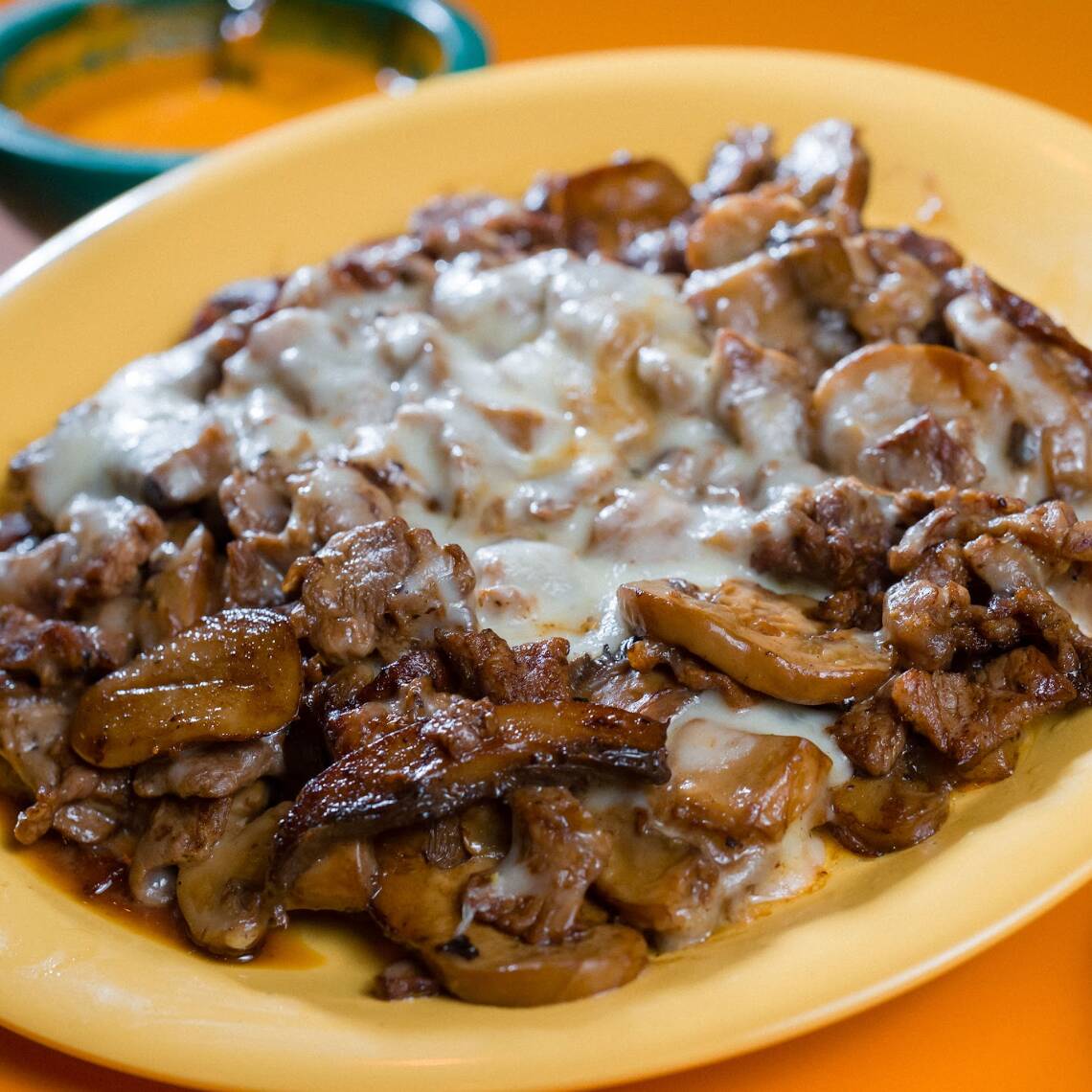 Bistec con Champiñones