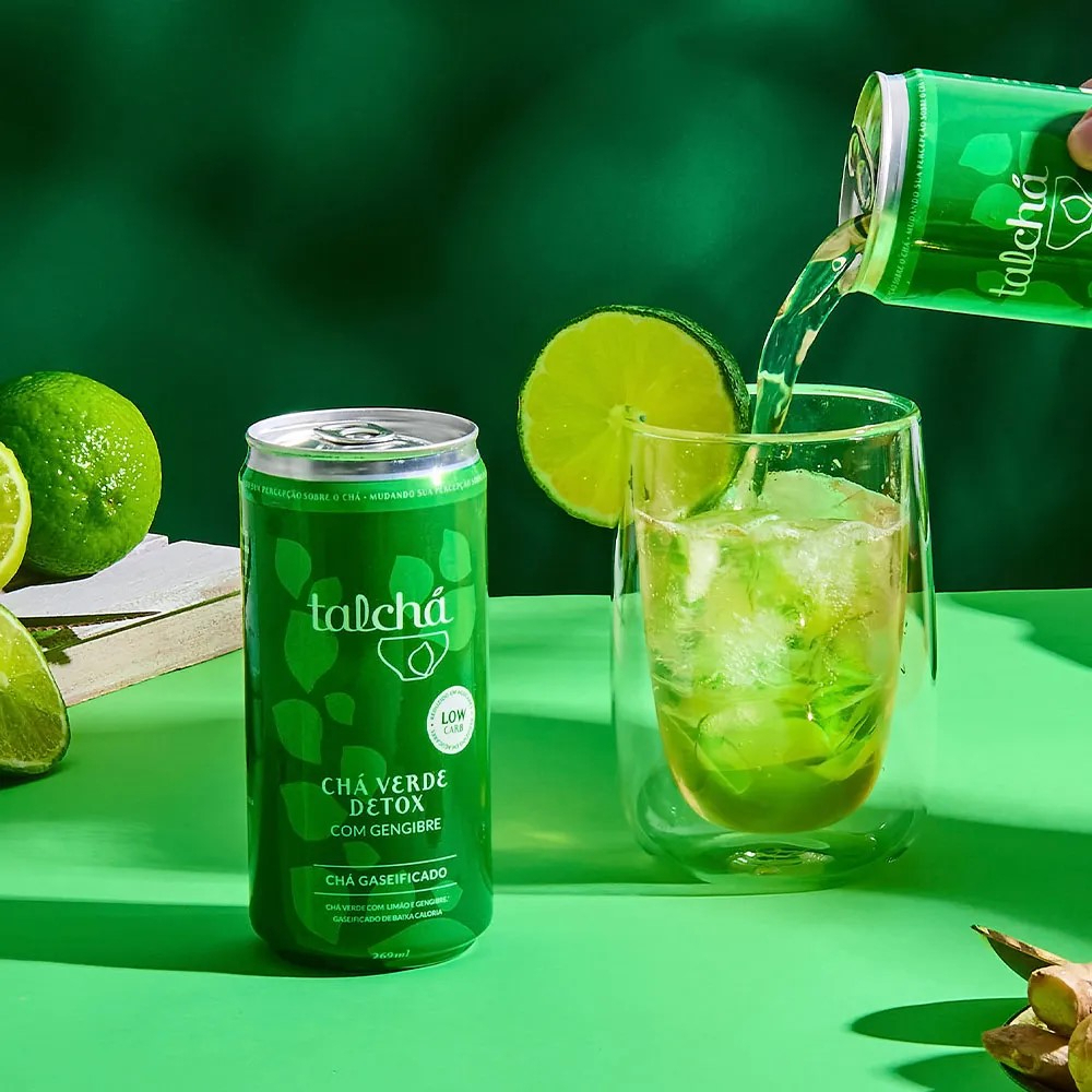 Chá verde com limão e gengibre.