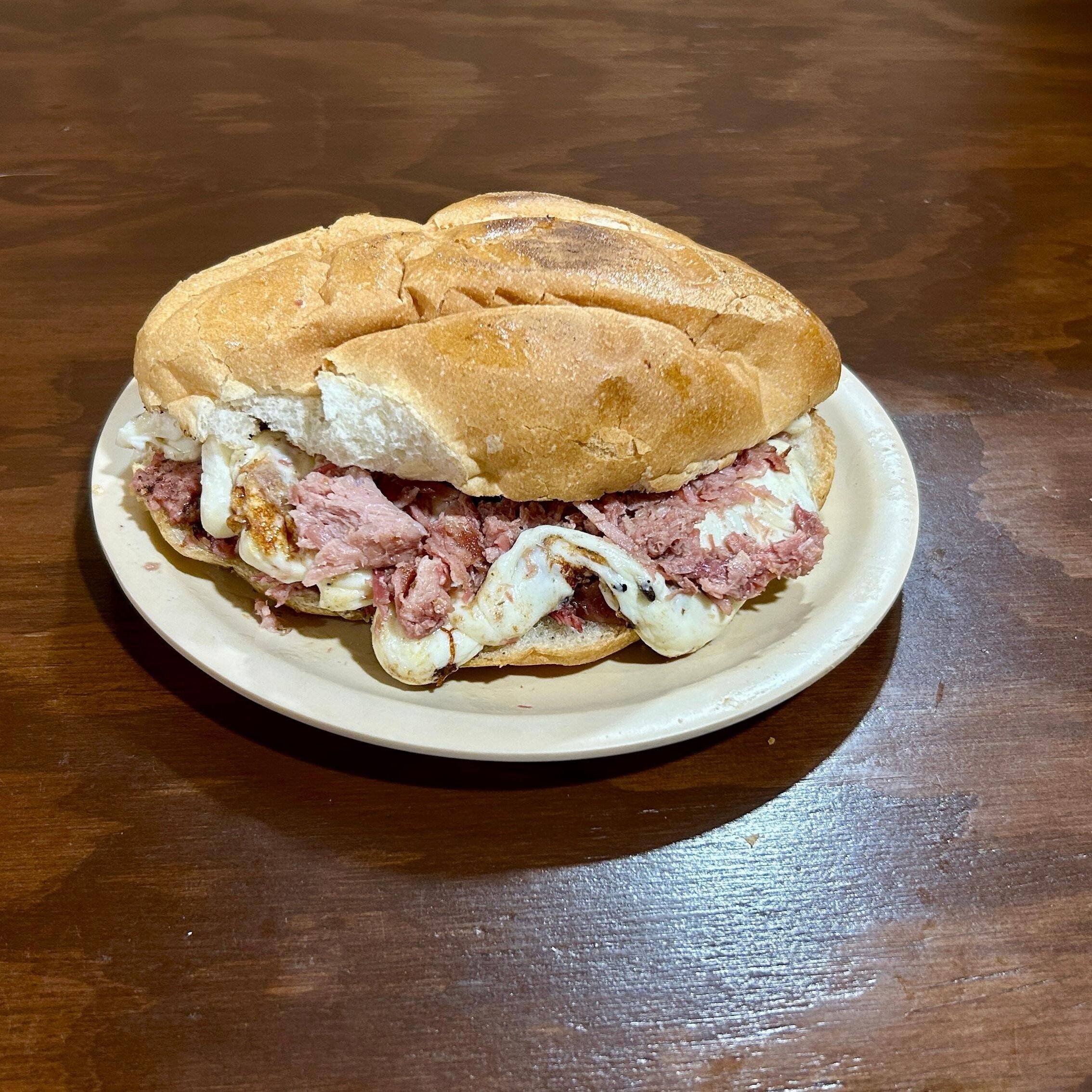 Torta Suadero y Queso