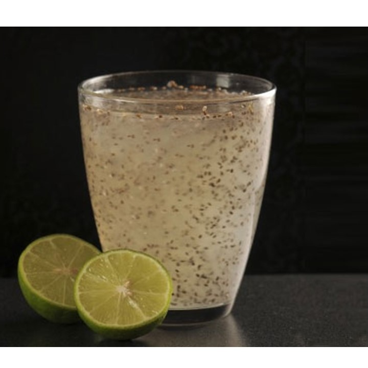 1 litro de agua de limón con chia