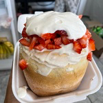 Rol Fresas con Crema