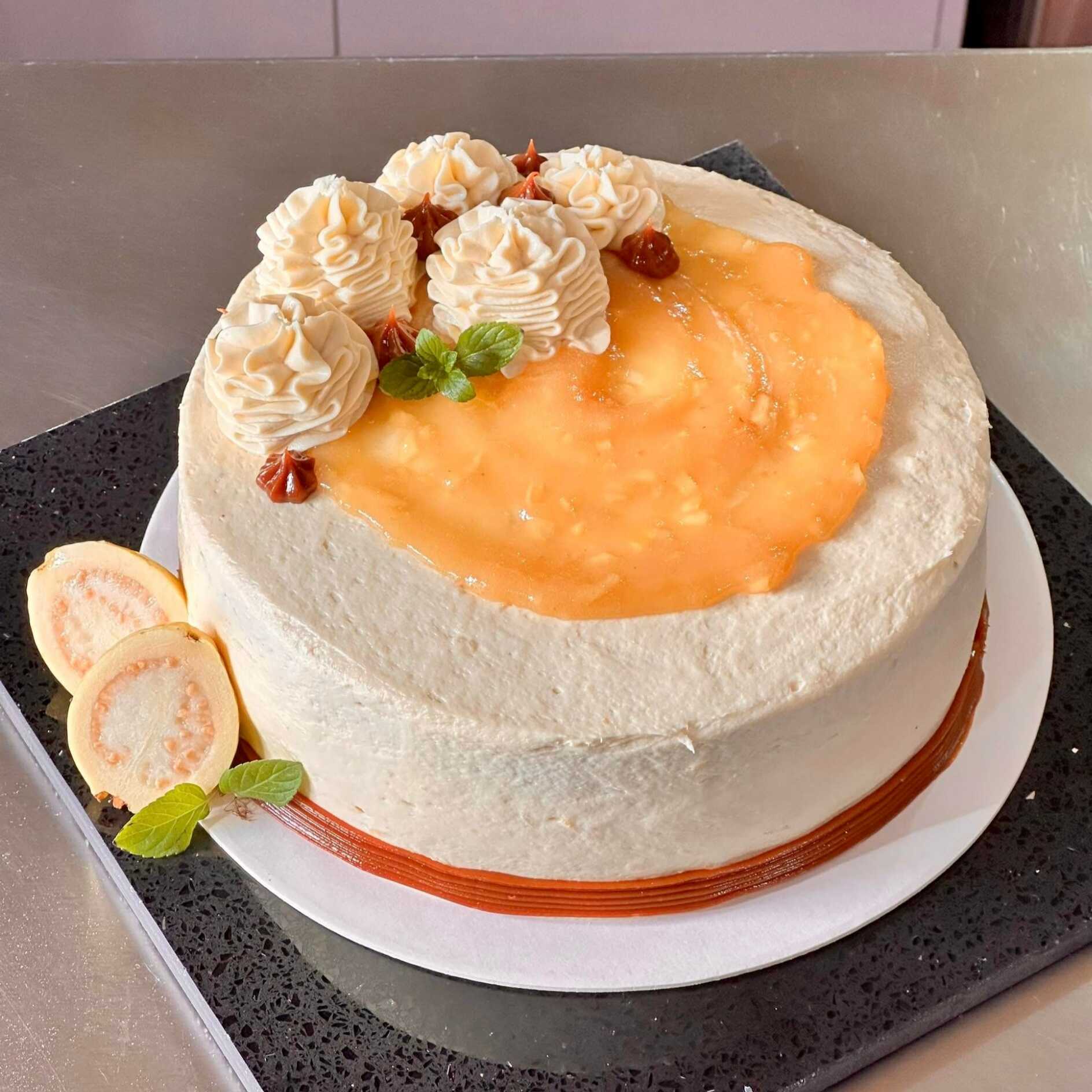 Pastel Almendra Guayaba Deluxe 6 Personas