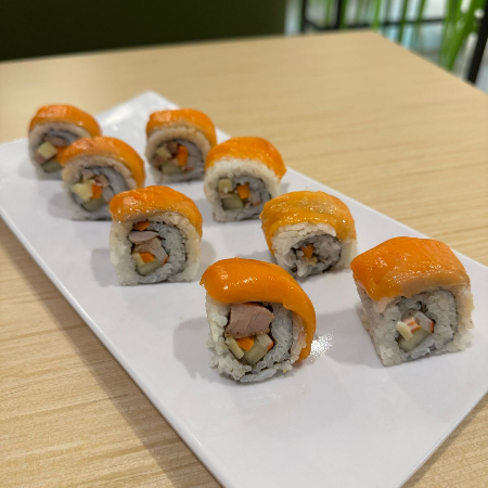 Sushi con salmon