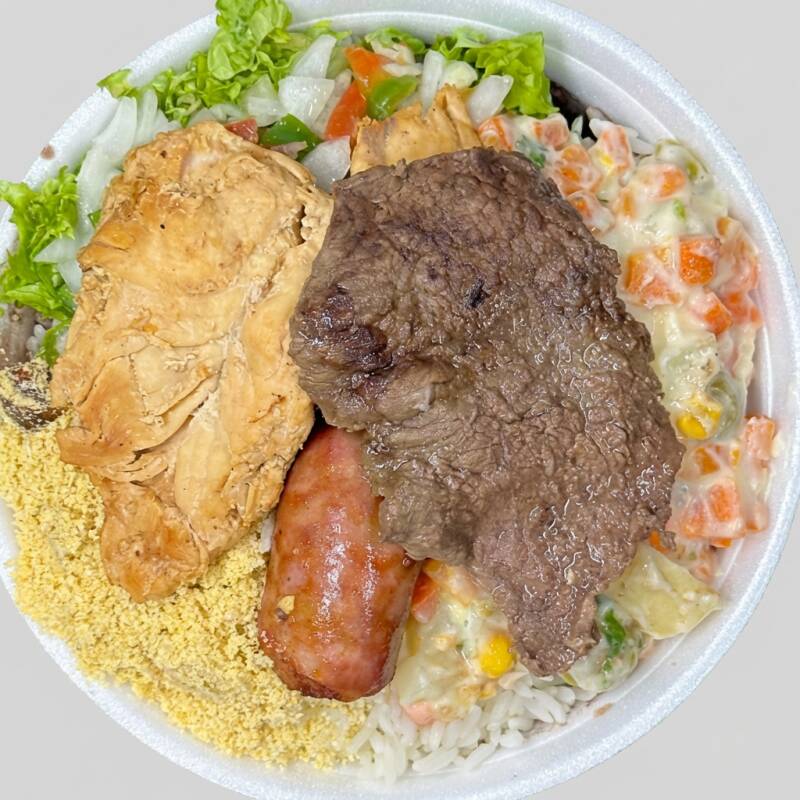Nosso 'Misto com maionese' é um prato completo e deliciosamente equilibrado. Composto por um irresistível misto, perfeitamente temperadas. Além disso, oferece um arroz soltinho, um feijão caseiro e saboroso, uma salada fresca e crocante e uma farofa suavemente torrada. Este prato é uma celebração dos sabores clássicos e adorados da nossa culinária. Ideal para quem busca uma refeição completa e cheia de sabor.
