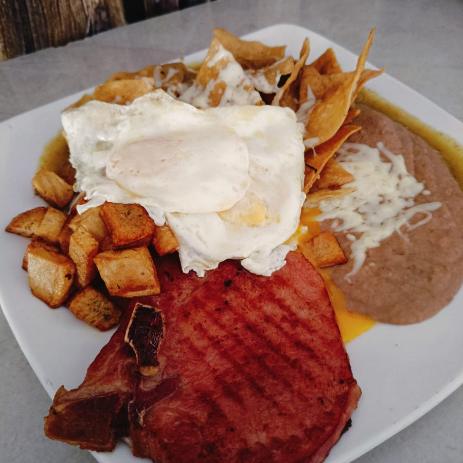 Desayuno Vicrorias/Rojo/ Cafe