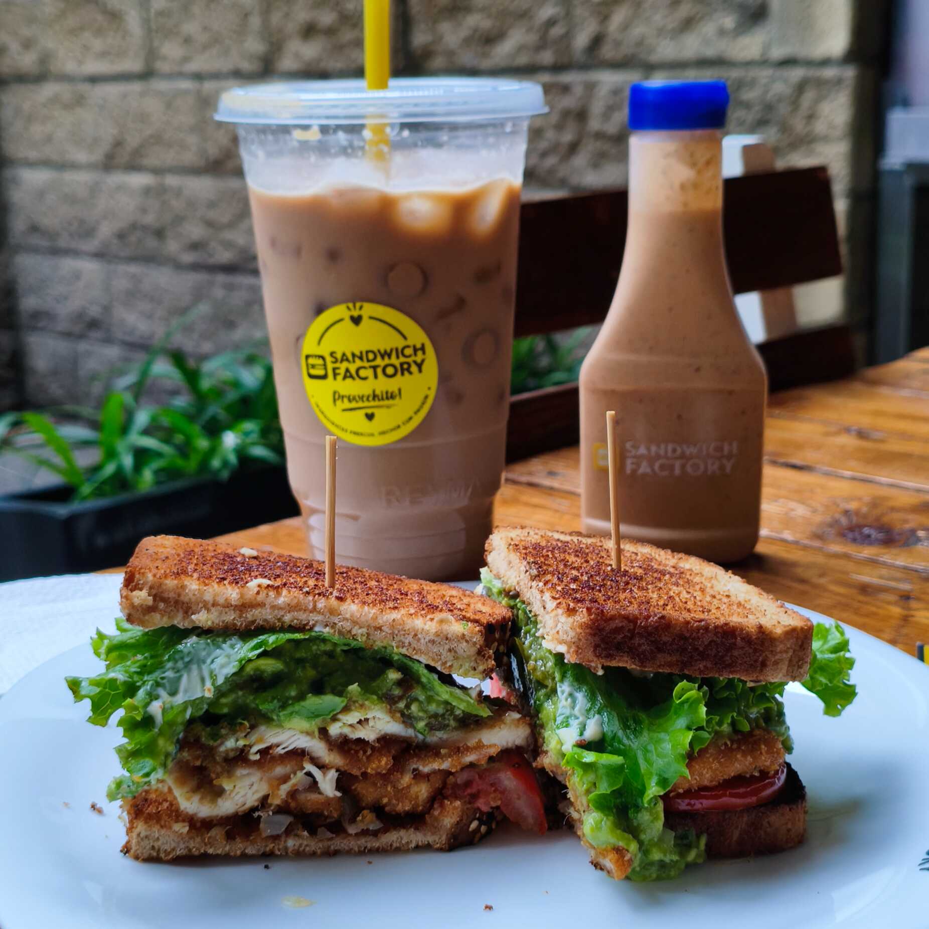 Fact Sandwich + Café Rocas 🥪🧋