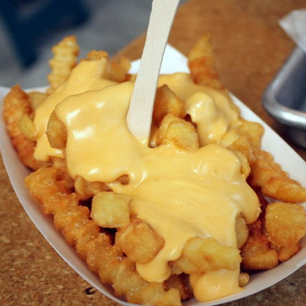 Papas con Queso Cheddar