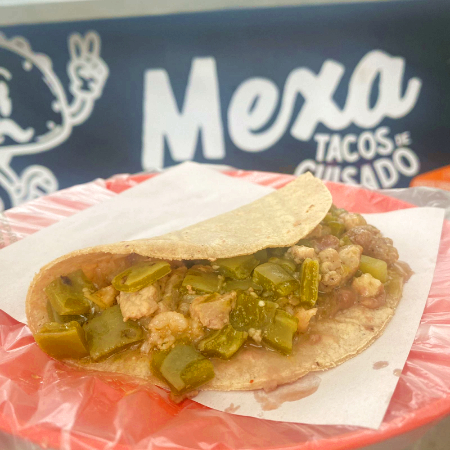 Taco Carne de Puerco en Salsa Verde.