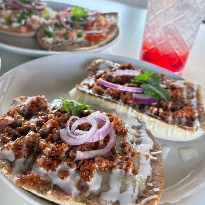 Molletes con Chorizo
