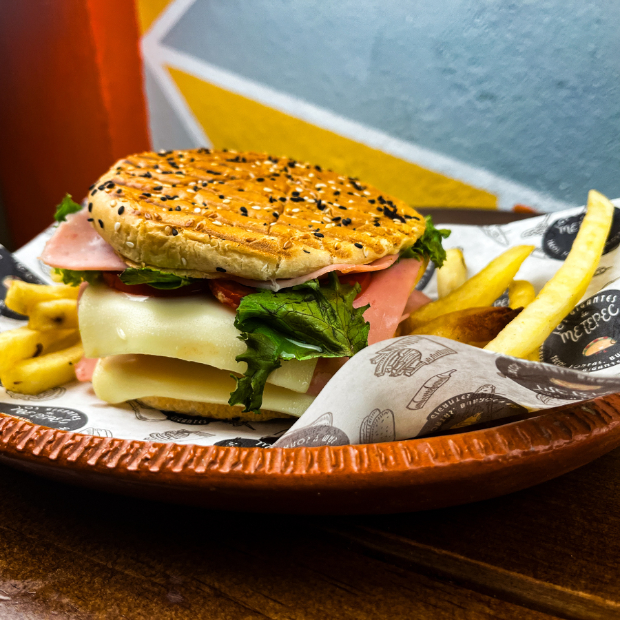 HAMBURGUESA CLASICA