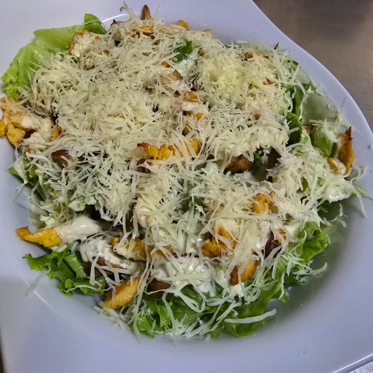 Ensalada Cesar con Pollo Mediana