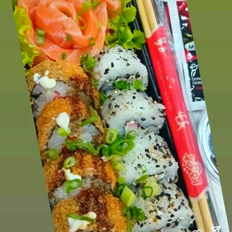 5 Sachimi salmão, 5 Uramaki salmão, 5 carioca kani