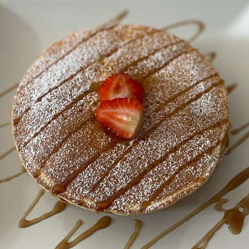 Hot cakes Clásicos, incluye café americano