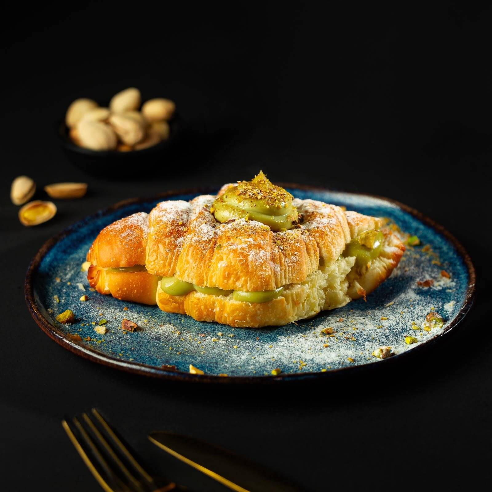 Croissant macio por dentro e crocante por fora, recheado com nosso brigadeiro de Pistache.
Obs.: a Bertoni Doces não altera nenhum produto ou retira/adiciona ingrediente.