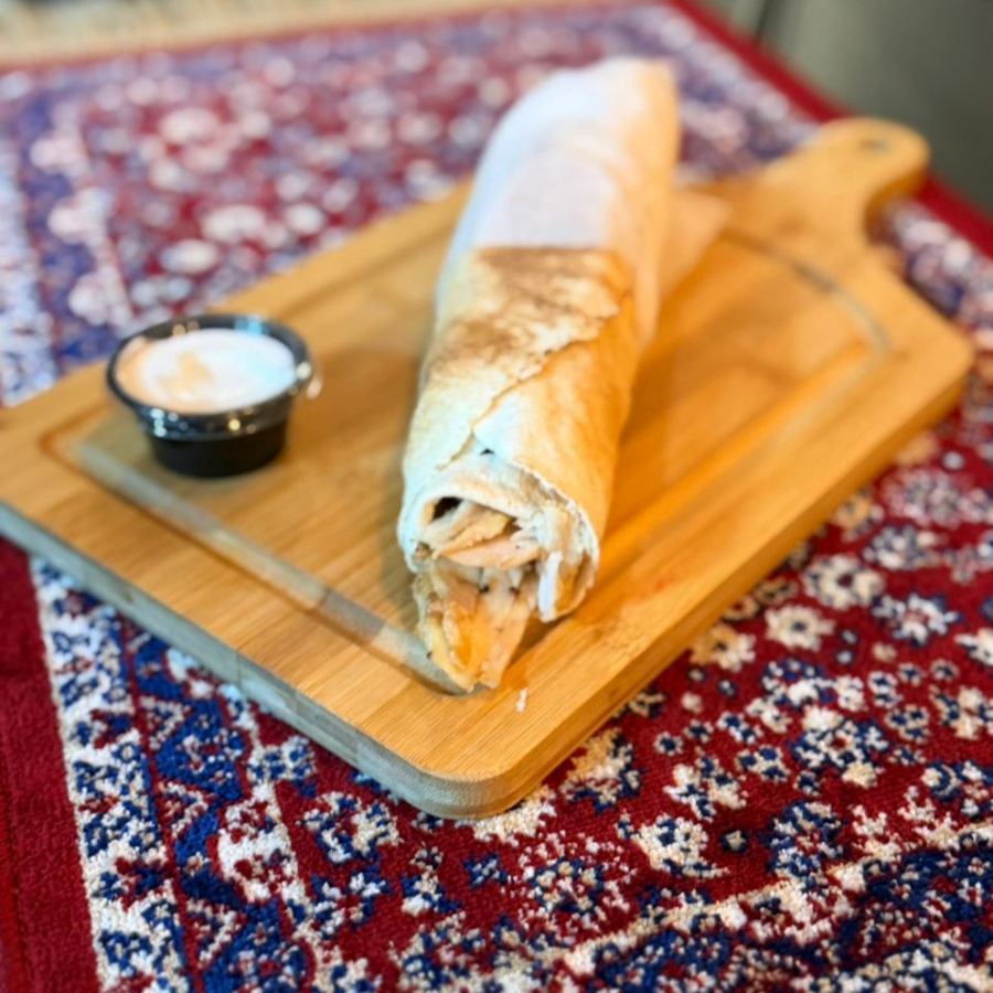 Delicioso Shawarma com (Filé De Coxa E Peito) - Pasta De Alho, Picles, Batata Frita E Tomate
