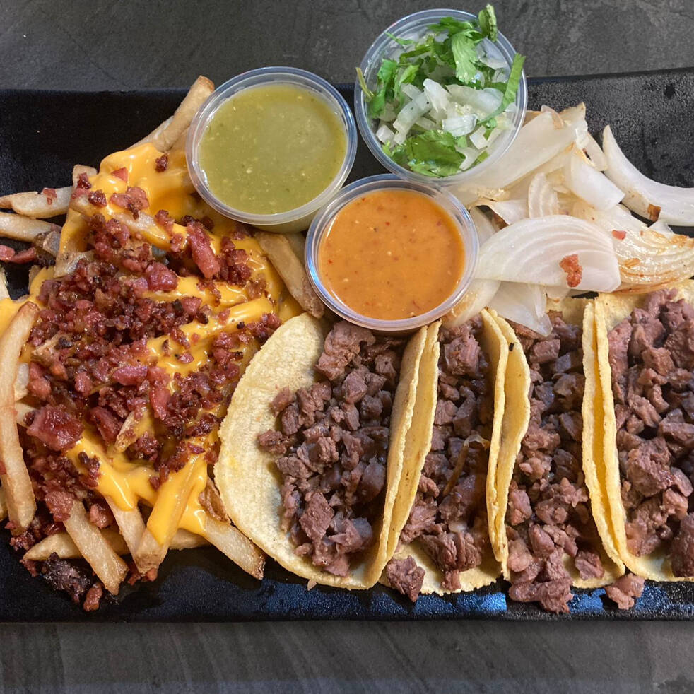 4 Tacos con Papas, Queso y Tocino