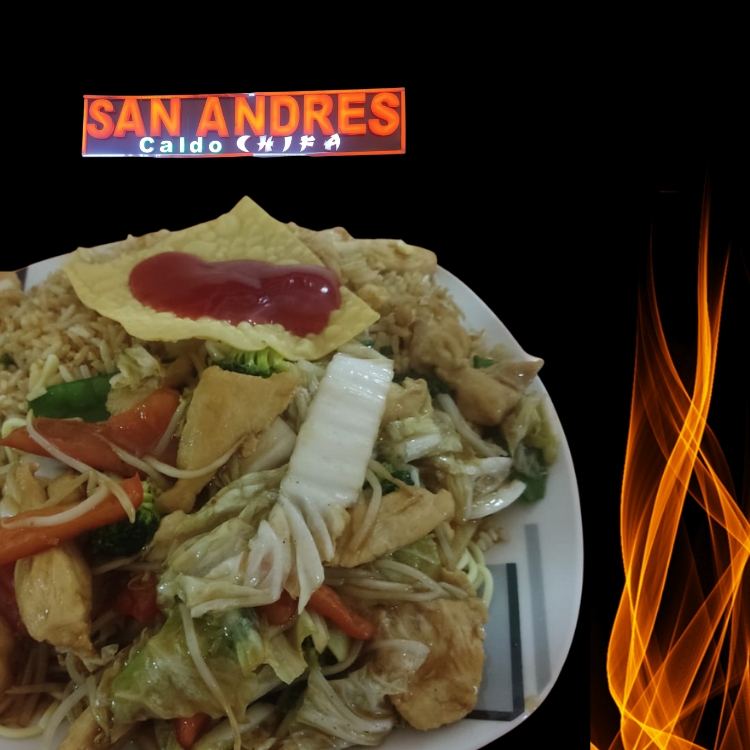 Caldo de gallina y chifa pirlo-huarochirí