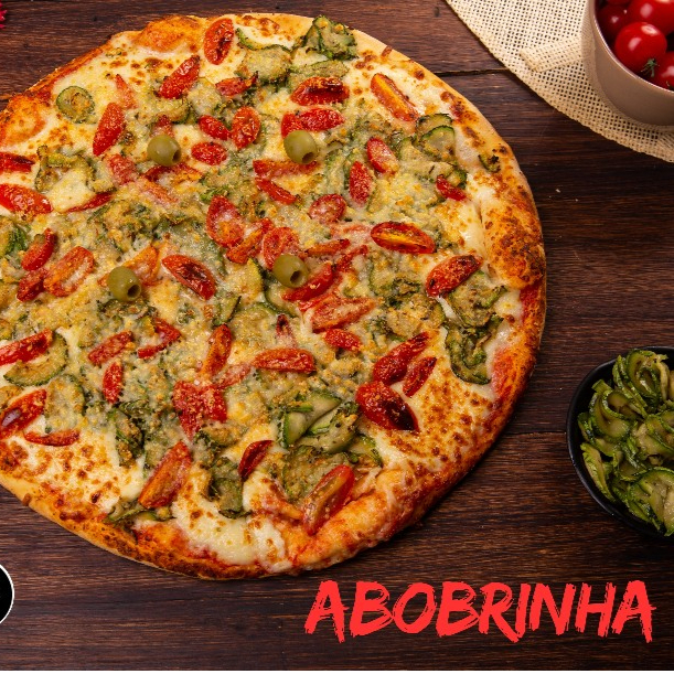 Mussarela, abobrinha ao forno, tomate cereja, requeijão da casa, e um leve toque de parmesão