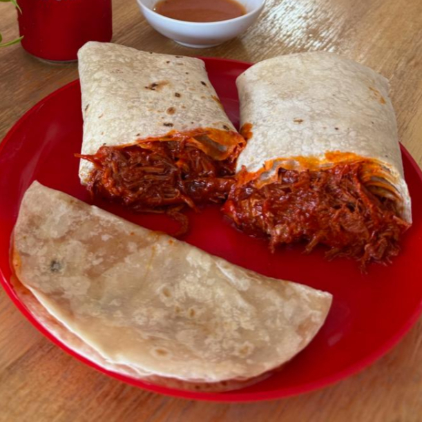 BURRO CARNE C/CHILE + TACO FRIJOL C/QUESO