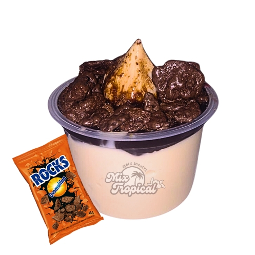 Super Croc é uma criação exclusiva para nossos pequenos comensais na categoria 'Qual a sua preferência? Deliciosos Kids'. Este prato une o crocante do Super Croc com a irresistível doçura do Kit Kat, resultando numa experiência gustativa incrível. É uma combinação perfeita, feita com ingredientes de alta qualidade, que garante a satisfação dos pequenos e também dos adultos. Experimente essa delícia e torne a refeição das crianças ainda mais divertida e saborosa!