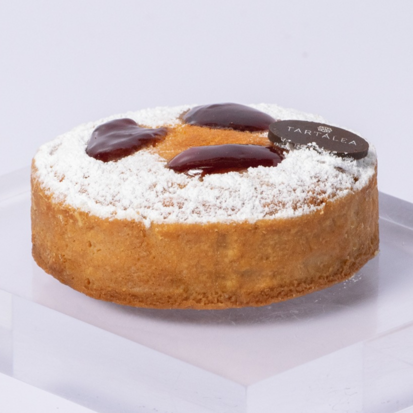 TARTA DE ALMENDRA CON PERAS AL VINO TINTO