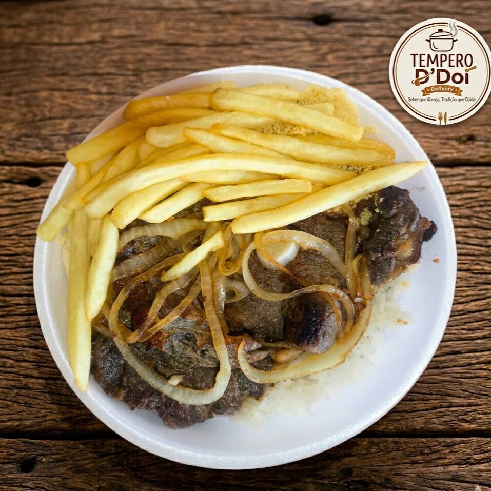 Suculento contra filé com fritas. Acompanha arroz, feijão, macarrão e farofa. Marmita bem servida com Aprox: 750g.