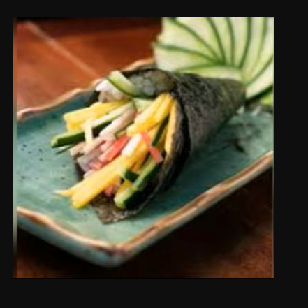 Recheado Com Kani, Manga E Pepino Crocante, Envolto Em Alga Nori, Oferece Uma Explosão De Frescor E Cremosidade Em Cada Mordida.