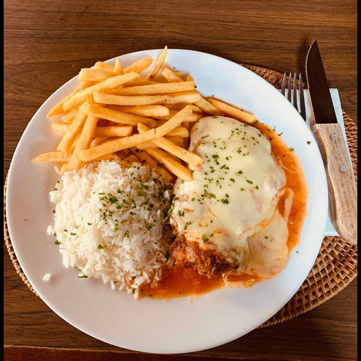 Arroz, Lasanha a bolonhesa e Batata Frita ( Serve até 2 pessoas )