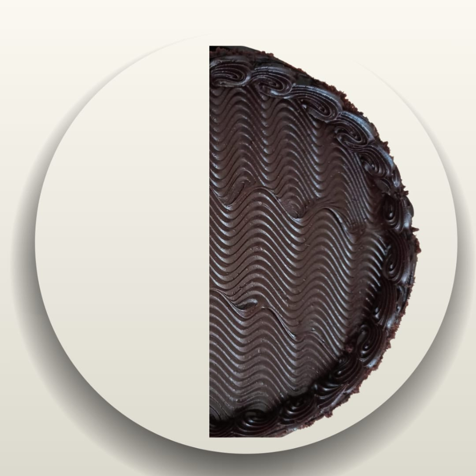 Pastel de Chocolate Tipo Pingüino Mitad.