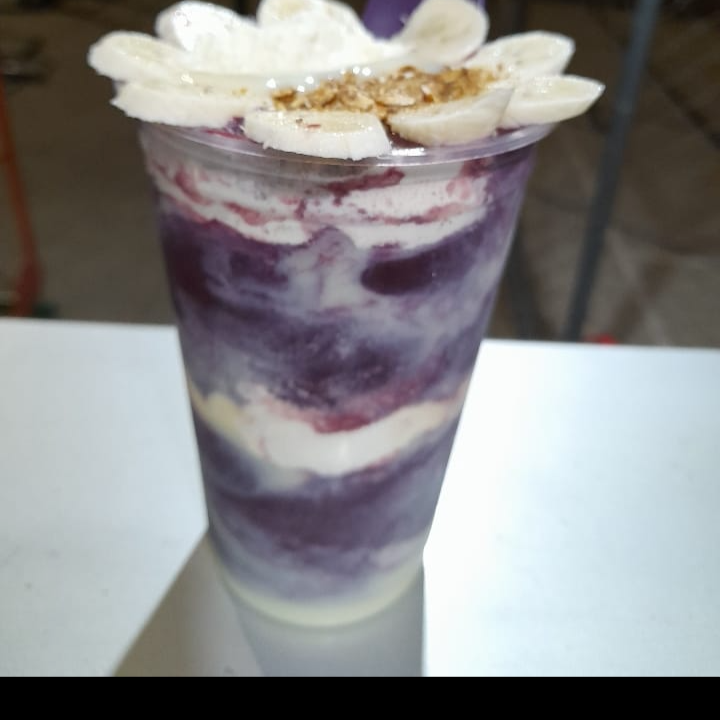 Creme de Açaí 500 ml , super cremoso sem cristais de gelo . Acompanha : creme de Açaí ,leite em pó ,leite condensado, granola e banana