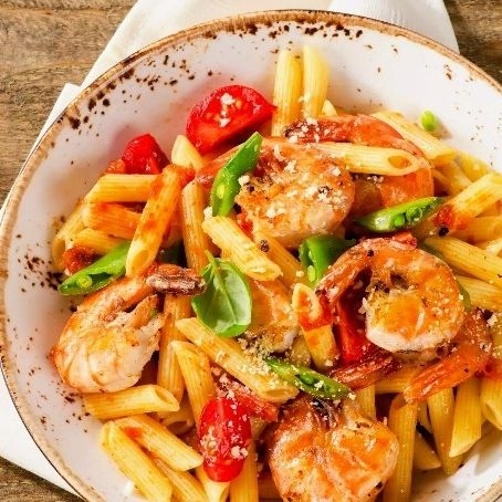 Pastas con Camarones y Papas y Refresco