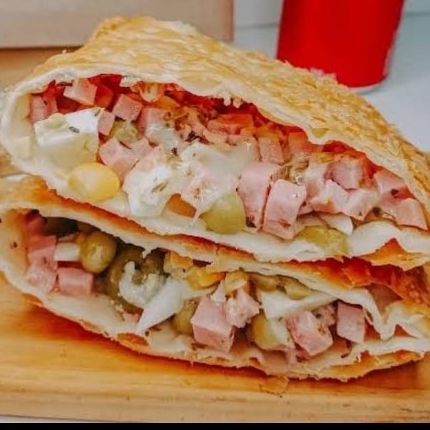 queijo, presunto, ovo, ervilha e azeitona