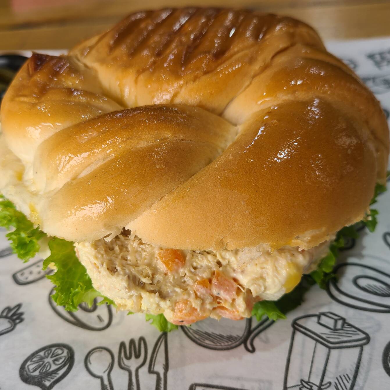 Cuernito ensalada de pollo