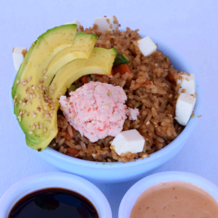 Yakimeshi Surimi y Aguacate