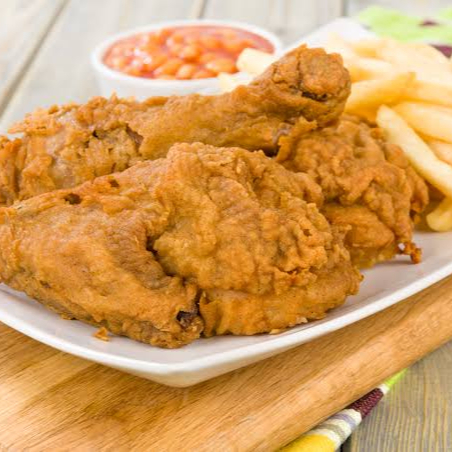 POLLO ESTILO KFC CON PAPAS A LA FRANCESA.