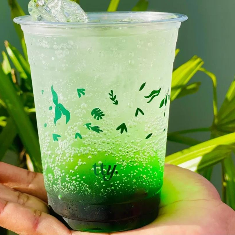 Soda italiana é feita de água com gás, xarope importado e gelo - Imagem meramente ilustrativa ( A soda italiana é enviada em uma garrafa de 300ml)