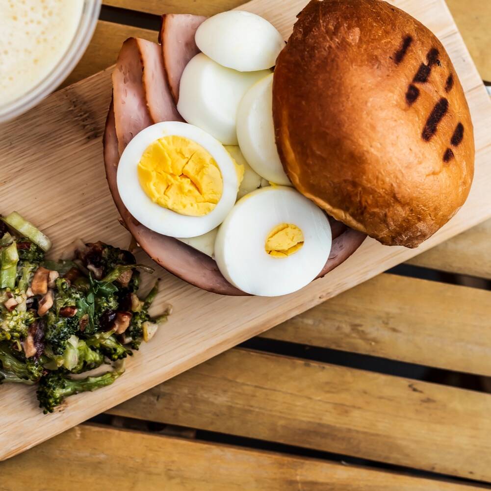 COMBO Lunch y Ensalada + café americano GRATIS